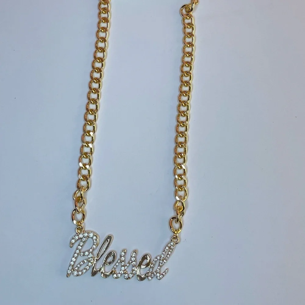 J. ELISE BOUTIQUE GOLD CRYSTAL PENDANT CHAIN LINK NECKLACE AND EARRING SET